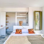Stone Pine House - Private Pool Βίλα Αντίπαρος