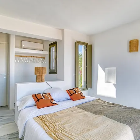 Stone Pine House - Private Pool Βίλα Αντίπαρος